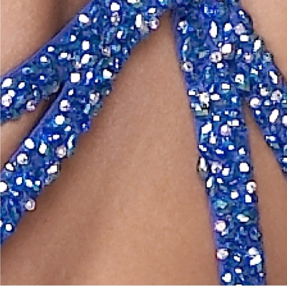 La Femme Prom Dress with Beading- Size 2 NEW - Picture 9 of 10